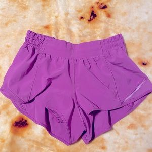 Moonlit magenta Lululemon hotty hot 2.5 low rise size 6